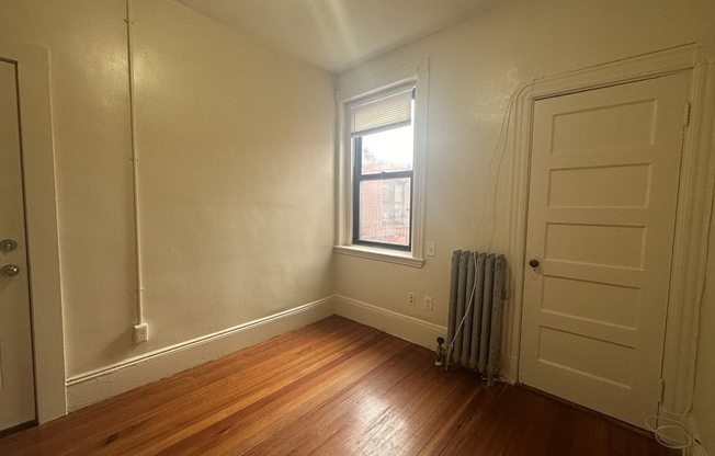 1 bed, 1 bath, 400 sqft, $2,400, Unit 17