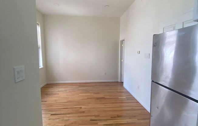 Studio, 1 bath, $995, Unit 1932 N 7th Street, Unit 6