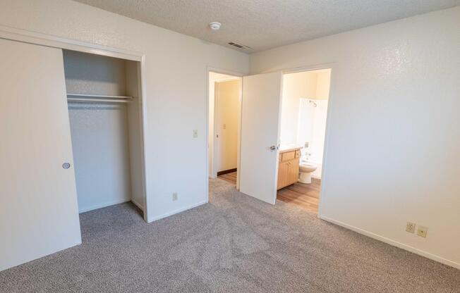 2 beds, 2 baths, 945 sqft, $1,595