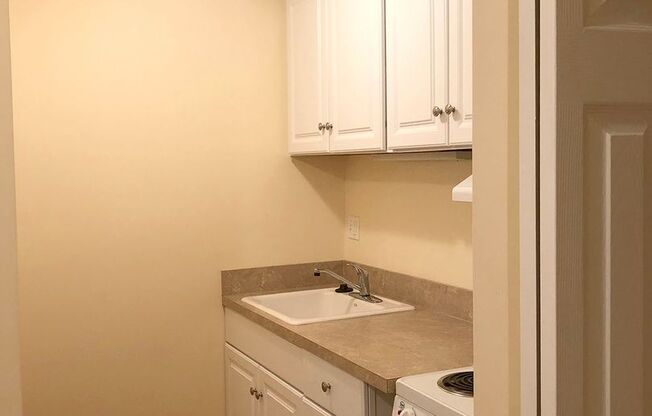 Studio, 1 bath, 395 sqft, $975, Unit 312
