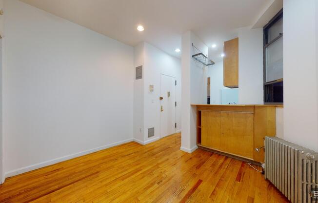 214 E 10 ST