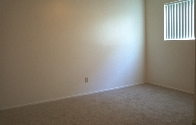 2 beds, 1 bath, $2,065, Unit 37