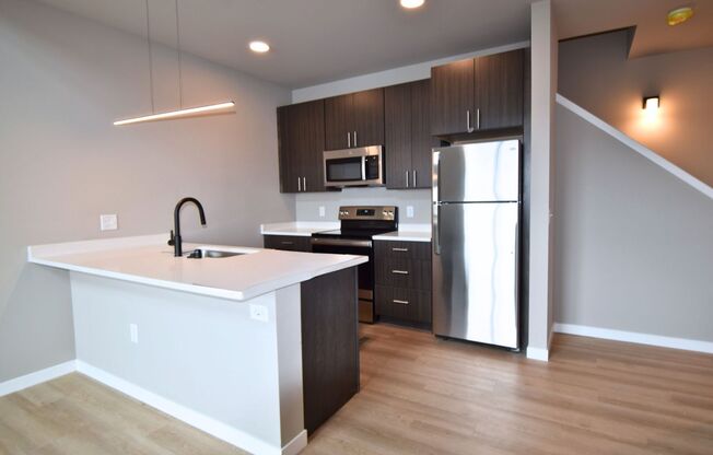 1 bed, 1 bath, 816 sqft, $1,970, Unit 5604-407