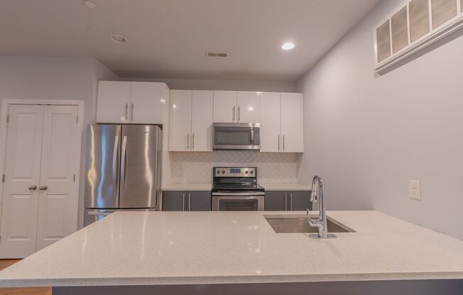 1 bed, 1 bath, 725 sqft, $1,650, Unit Unit 30