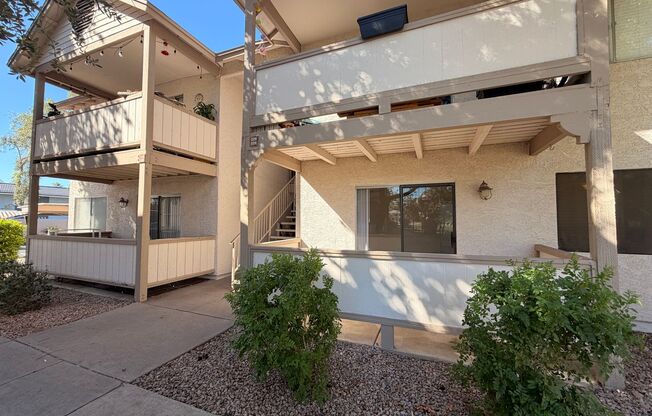 Spacious 2Bdm 2Ba Central Tempe Condo with New Floors!
