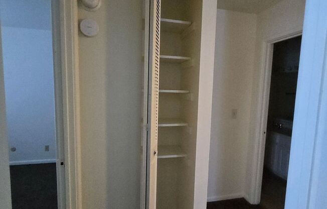 2 beds, 1 bath, 785 sqft, $1,020, Unit 420-08