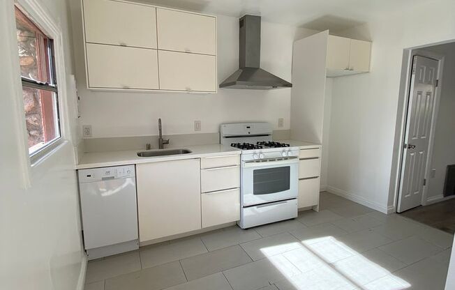 Studio, 1 bath, 400 sqft, $1,495, Unit 14B