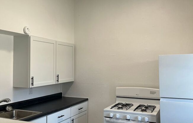 1 bed, 1 bath, $735, Unit Unit 2