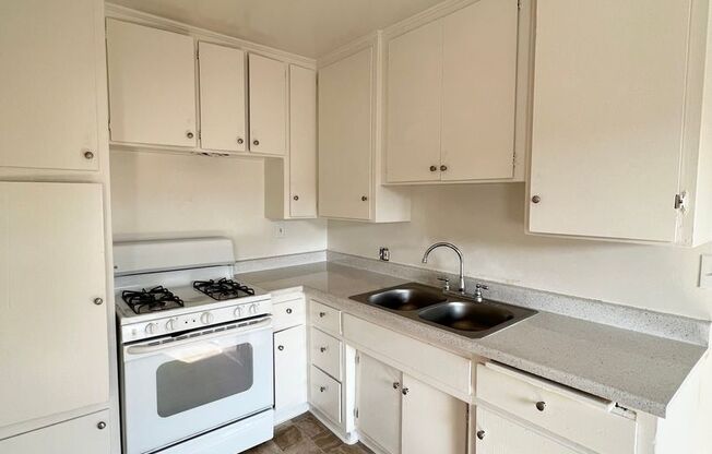 1 bed, 1 bath, $1,695, Unit 12410-7