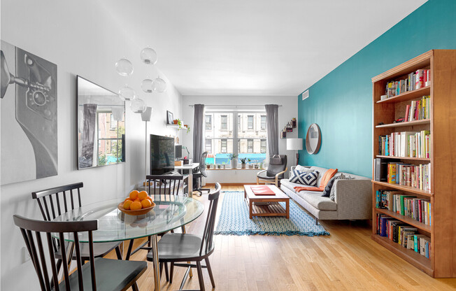 318 KNICKERBOCKER AVE