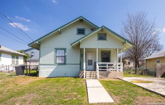2 Bedroom 2 bathroom located in Historic Denver Heights!
