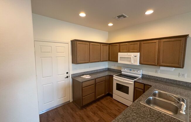 Desert Trails Condominium LLC-(4049FM^$S)-21257288