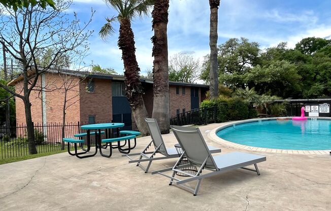 2 beds, 1 bath, 700 sqft, $1,560, Unit 201