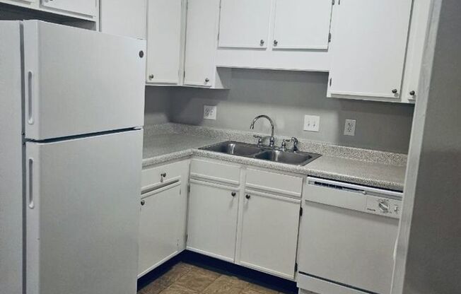 2 beds, 2 baths, 1,020 sqft, $1,295, Unit 1421