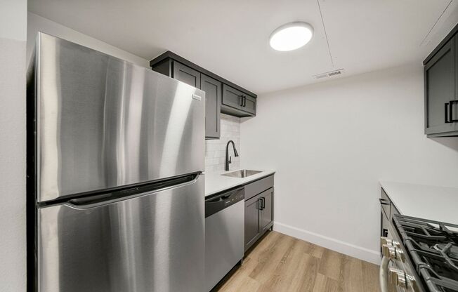 1 bed, 1 bath, 660 sqft, $885, Unit The Elms by ONYX #16