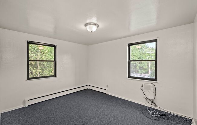 2 beds, 1 bath, $949, Unit 10615 Lindberg Ave. C5 - Apt. 5