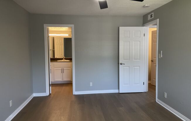 2 beds, 2 baths, 912 sqft, $2,950, Unit 0105