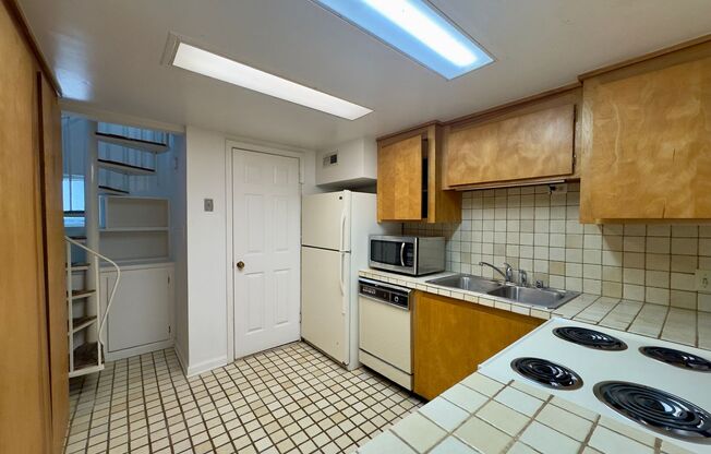 Charming 1 Bedroom Townhome ~ Ridgely's Delight