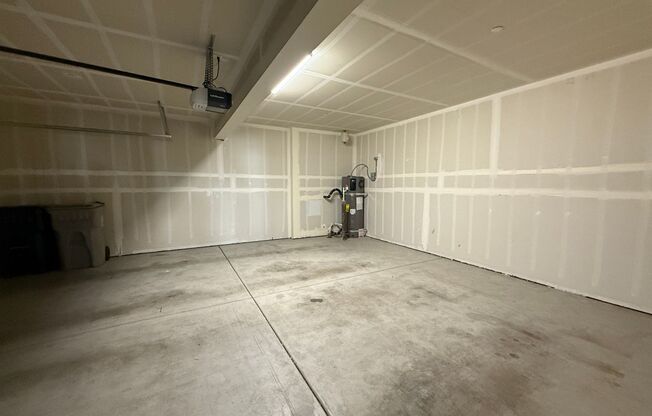 3 beds, 2.5 baths, $2,745, Unit UNIT 23102