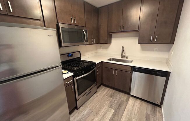 2 beds, 1 bath, $1,350, Unit 115