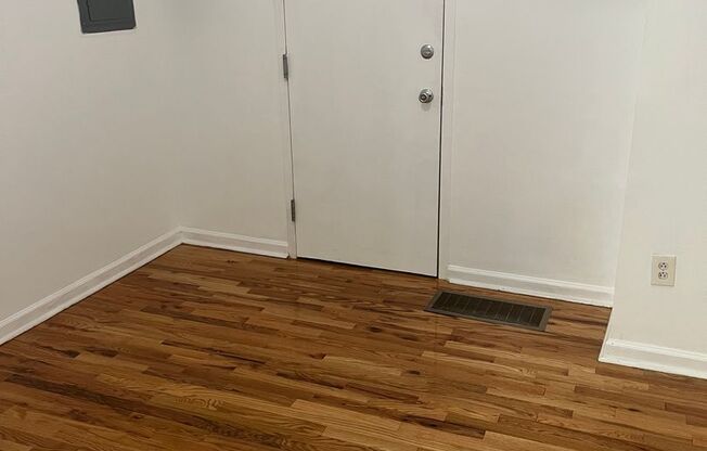 1 bed, 1 bath, 394 sqft, $1,400, Unit 1R