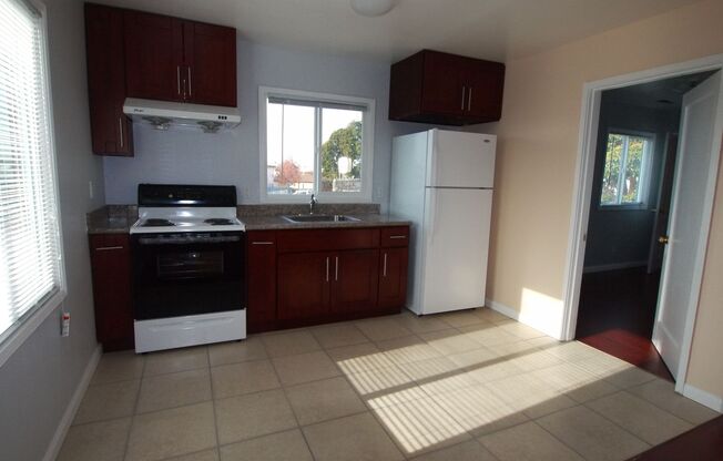 Renovated 2 Bedroom, on San Pablo Ave, in East Richmond Area