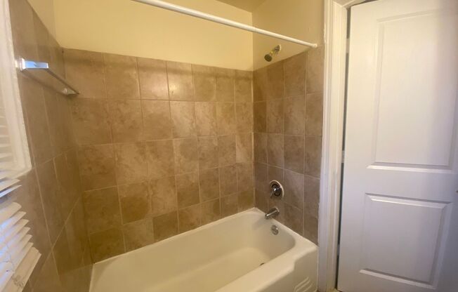 1 bed, 1 bath, $995, Unit 2657B