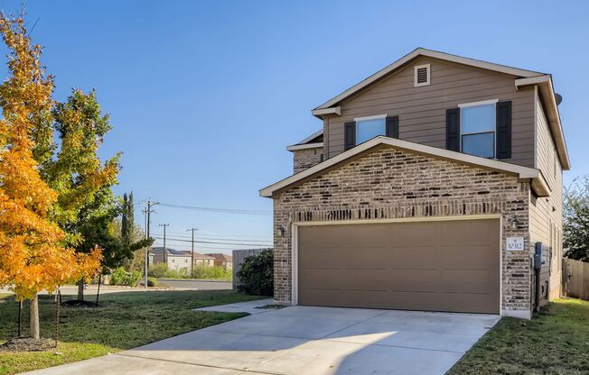 HALF OFF First Month Rent: 3 Bed/2.5 Bathroom~ Multiple Living Spaces~ Located near Lackland AFB!