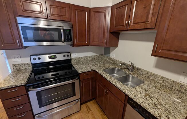 2104-24 W. Foster Ave