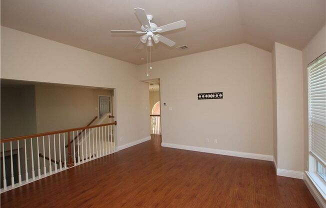 Amazing 5 Bedroom open floor plan house. Paint inside and outside.