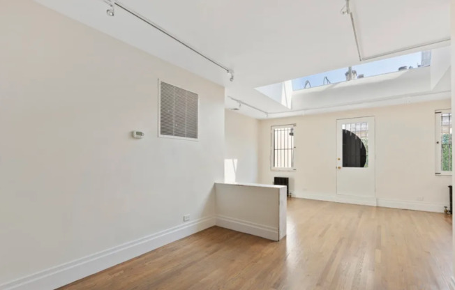 24 E 64 ST