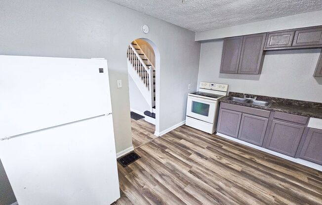 2 beds, 1 bath, 1,166 sqft, $825, Unit 3245 Winthrop Ave