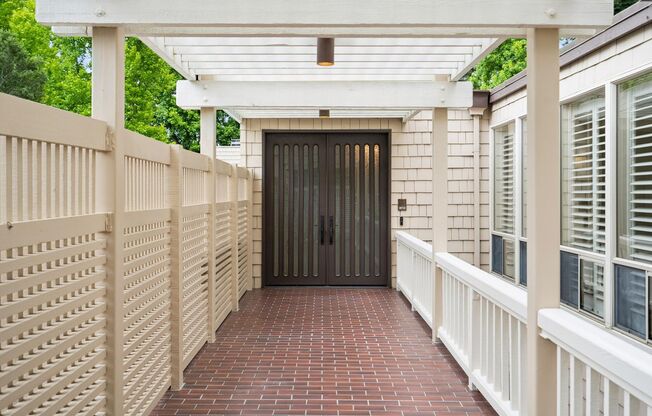 Elegant Los Altos Townhouse Near Redwood Grove & Shoup Park