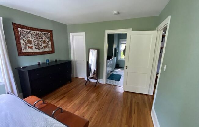 2 beds, 2 baths, $1,300