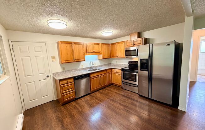 1mo Free! Updated Top Floor 2-Bed with Washer/Dryer, Dishwasher