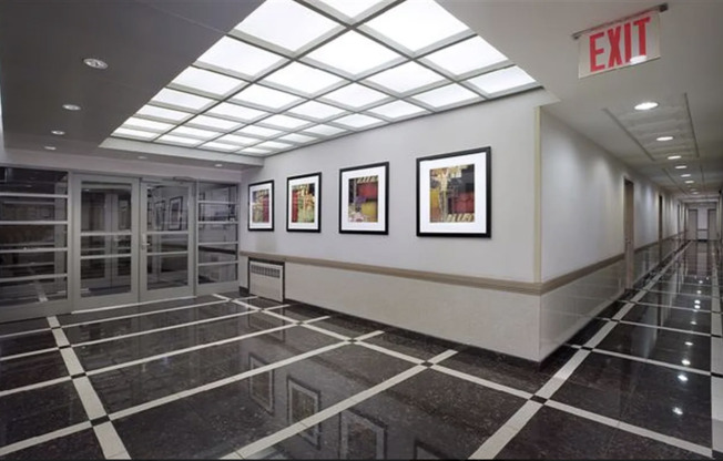 321 W 54 ST