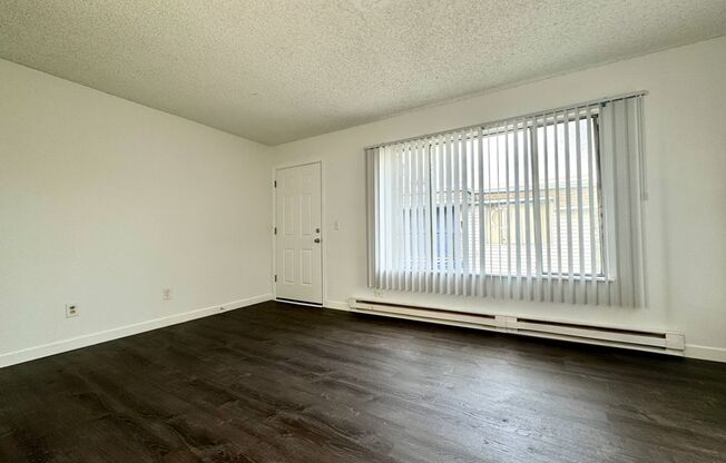 **$750 DEPOSIT & FREE FIRST MONTH'S RENT** Top Floor Corner Unit Near Loyd Center~ Updates Throughout~ Off Street Parking Available~ Pets Welcome~