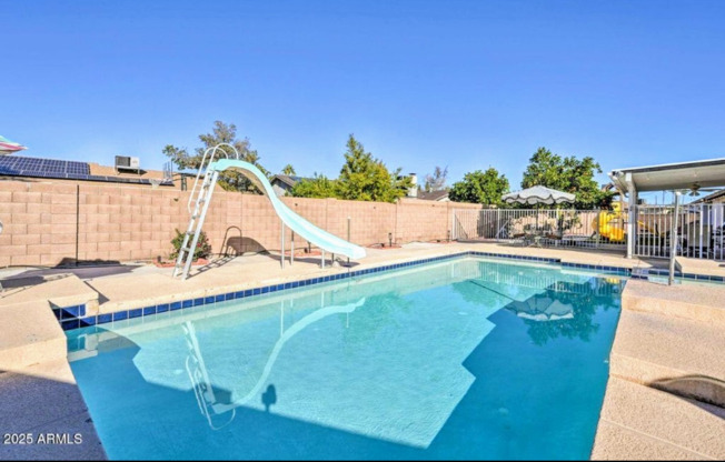 1976 W ANGELA DR