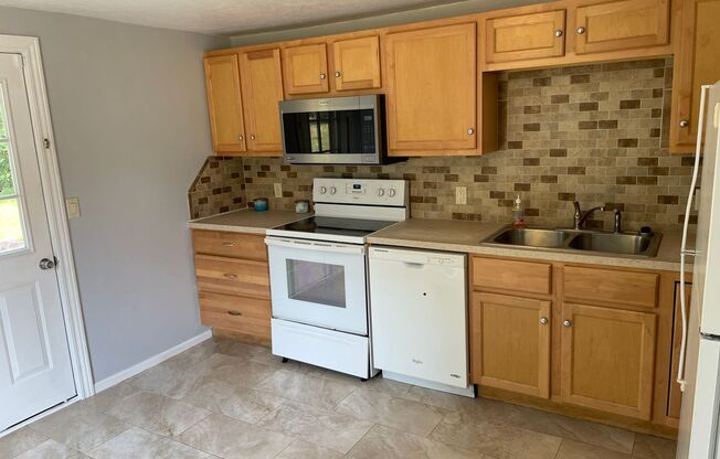 Charming 3-Bedroom Ranch Home in Comstock Park