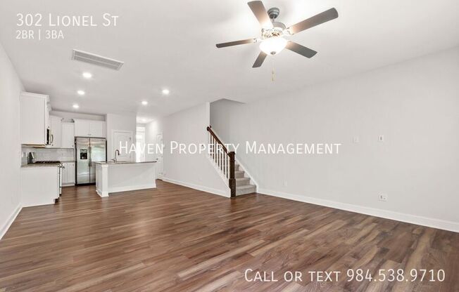 302 LIONEL ST