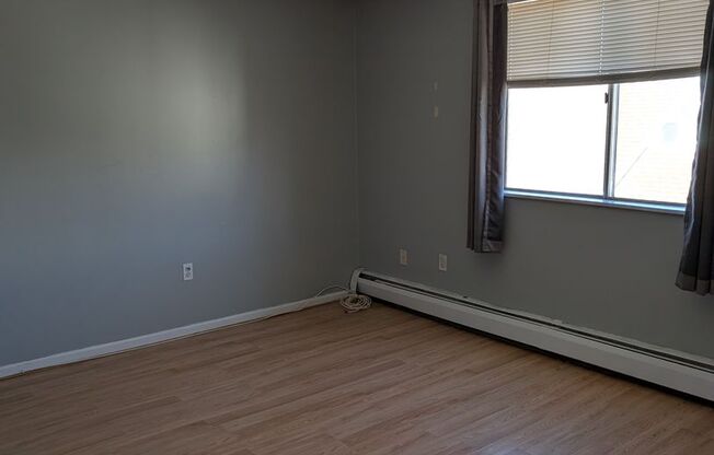 East Somerville 2 bedroom with parking!