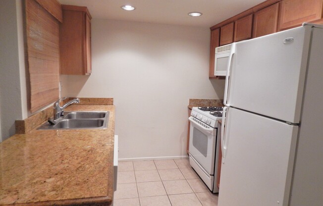 Nice 2 Bedroom 1.25 Bath close to UCR in Riverside! Canyon Crest area.