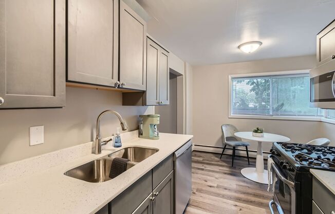 The Avenue 425