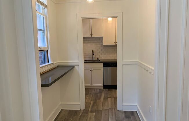 Studio, 1 bath, 325 sqft, $1,195, Unit 110