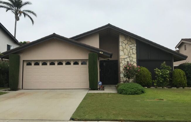 Spacious Anaheim Home with Cathedral Ceilings Available For Lease