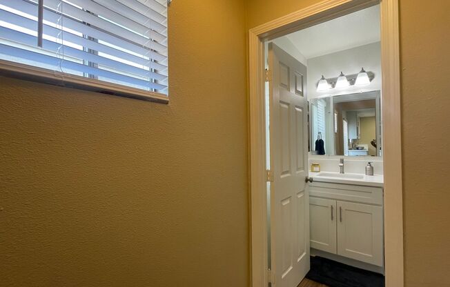 2 beds, 2 baths, 900 sqft, $2,595, Unit 36