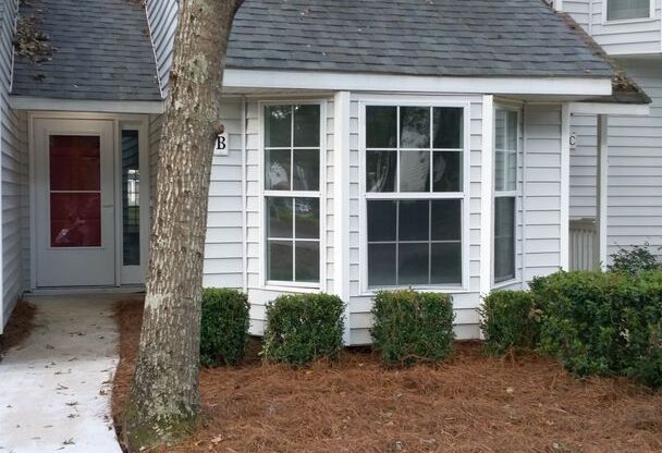 Lovely Townhome in North Charleston