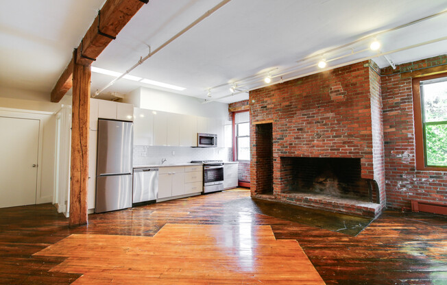 2 beds, 1 bath, 1,100 sqft, $4,400, Unit E214
