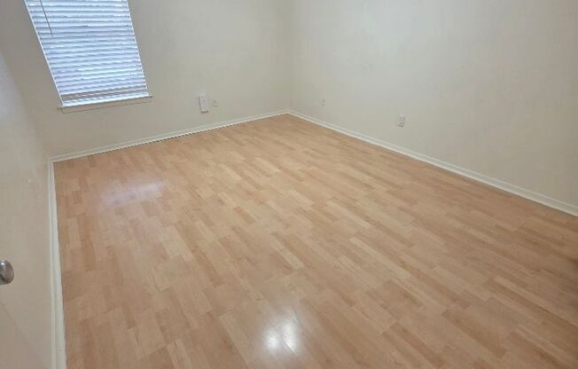 2 beds, 1 bath, 900 sqft, $1,045, Unit ELP2202-251