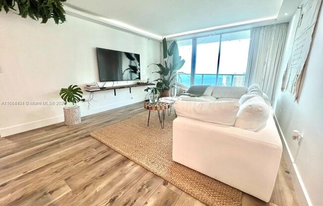 2 beds, 2 baths, 1,140 sqft, $4,700, Unit 1155 Brickell Bay Dr # 17-09